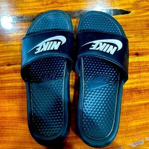 Mens size 10 nike slides